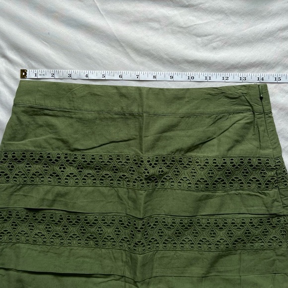 GAP Eyelet Tiered Mini Skirt Olive Green NWT - Picture 6 of 11